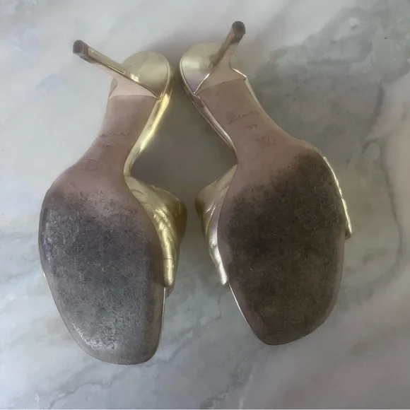 Louis Vuitton gold embossed sandals - Picture 7 of 9